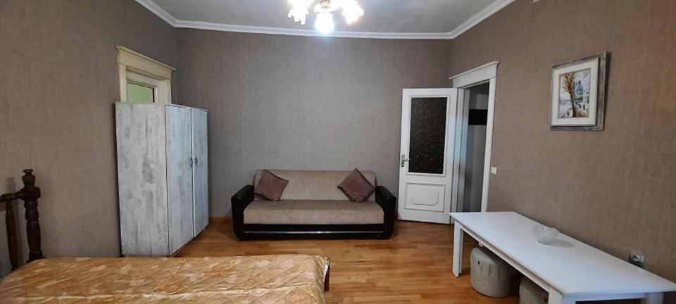 Iren Apartment Batoemi Buitenkant foto
