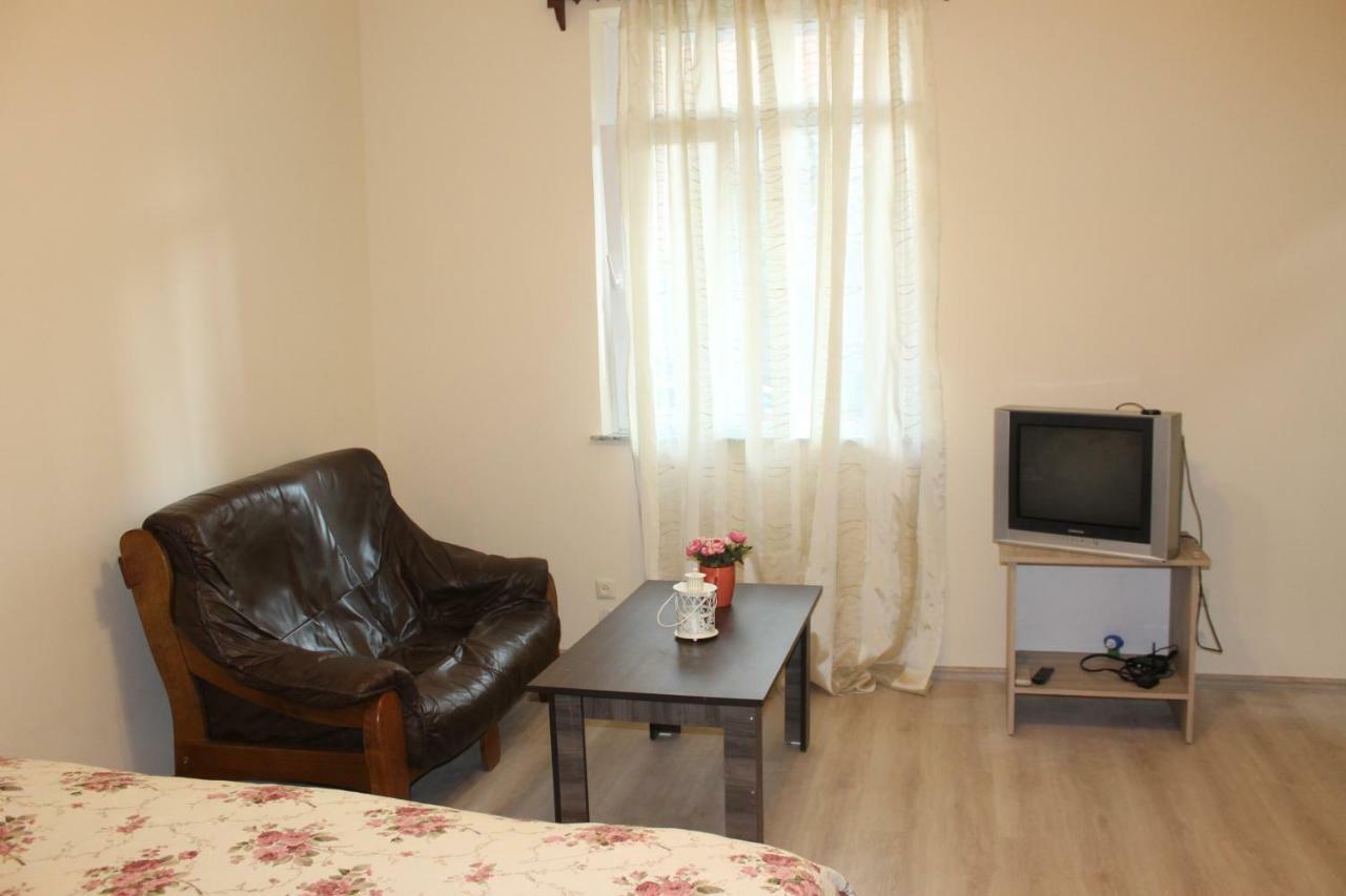Iren Apartment Batoemi Buitenkant foto