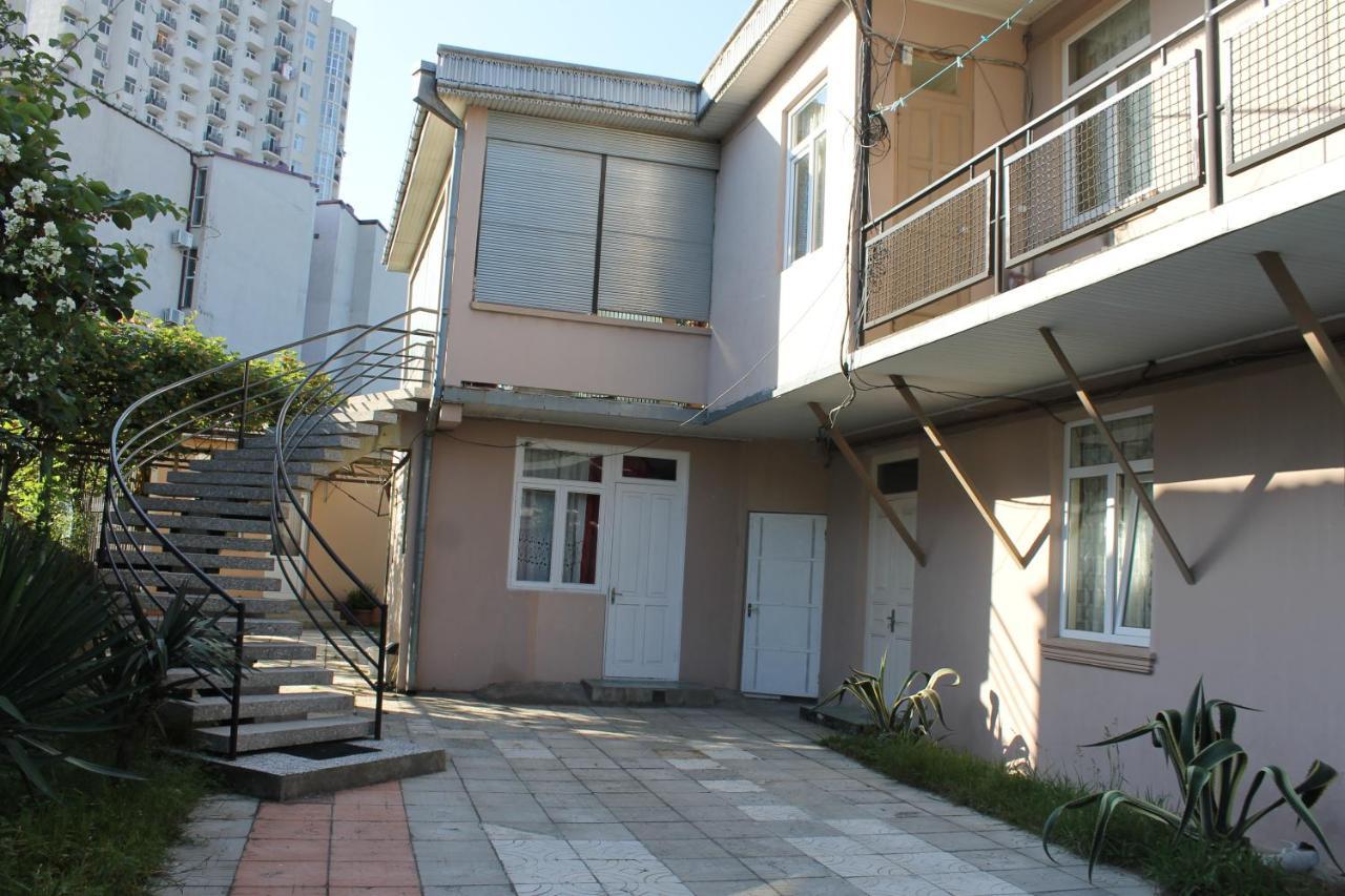 Iren Apartment Batoemi Buitenkant foto