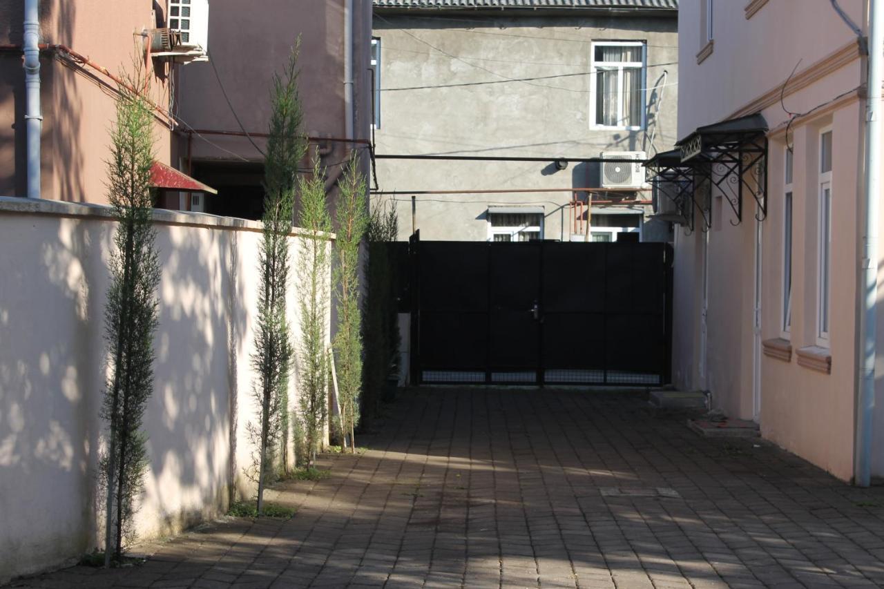 Iren Apartment Batoemi Buitenkant foto